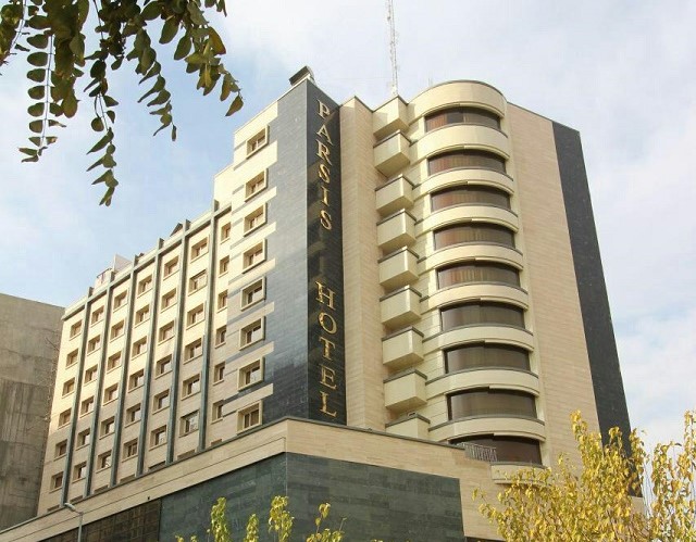 نمای ظاهری هتل پارسیس 