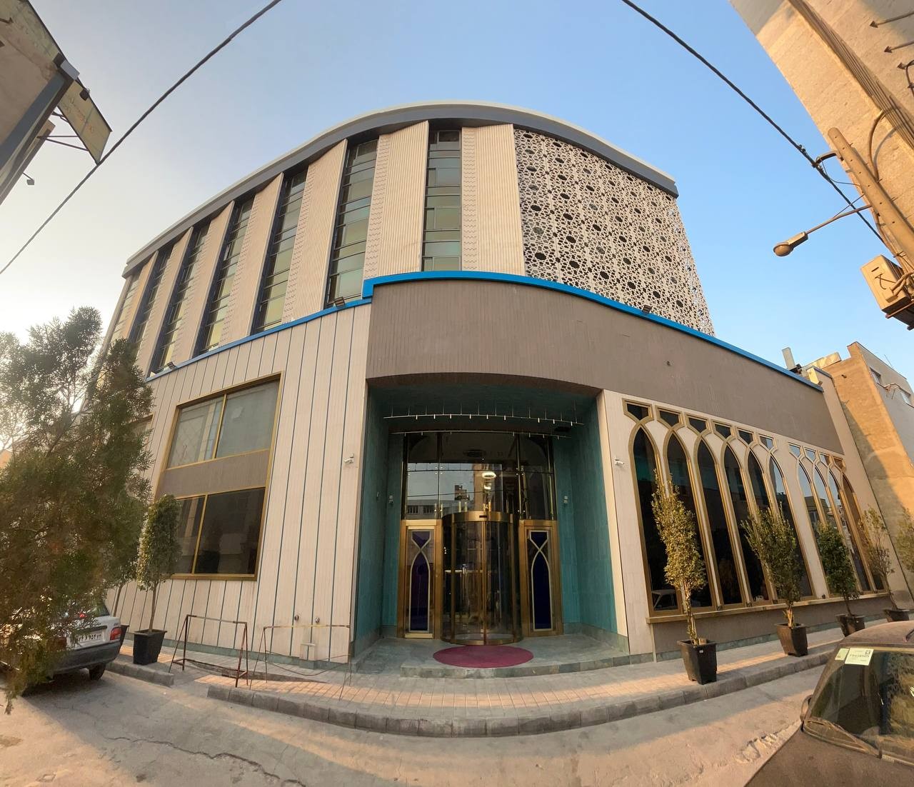 نمای ظاهری هتل انتخاب 