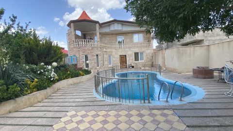 استخردار آبگرم بهشت  پلاس با ایرهاکی و فوتبالدستی - حیاط