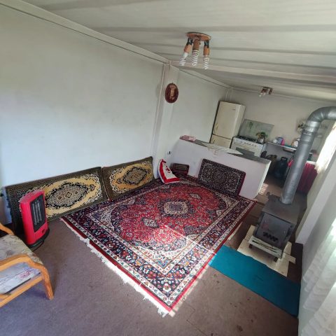حیاط دار روشنده