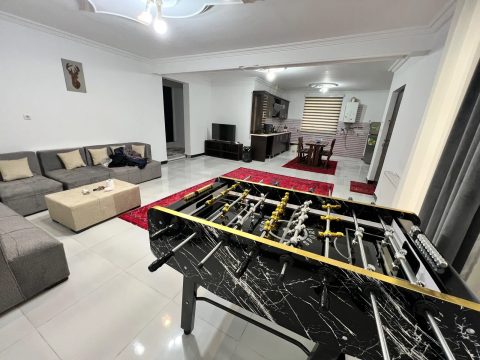 شبنم با فوتبال دستی
