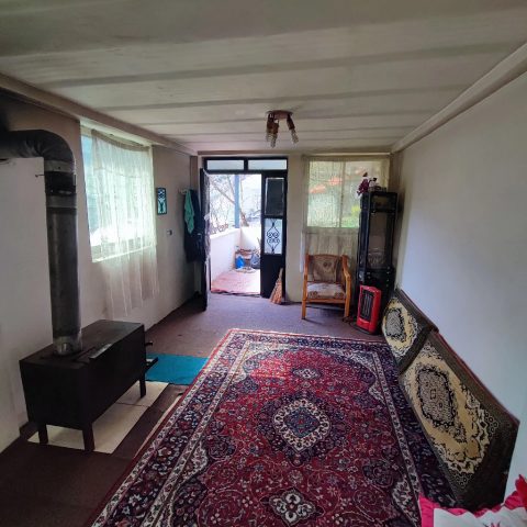 حیاط دار روشنده
