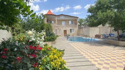 استخردار آبگرم بهشت  پلاس با ایرهاکی و فوتبالدستی - حیاط