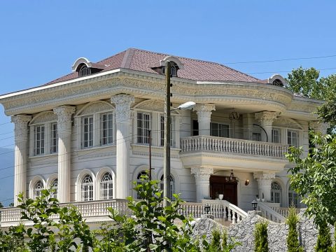 لوکس مدرن استخردار آبگرم عمارت مادر